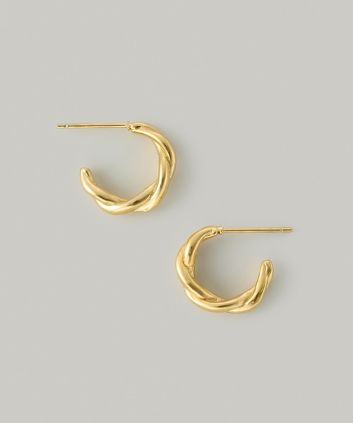 Jolie Toujours（ジョリトゥジュール）の「【汗や水に強い】〈ステンレス〉ツイストフープピアス（ピアス（両耳用）・レディース・ゴールド/シルバー・FREE）」の4枚目の写真