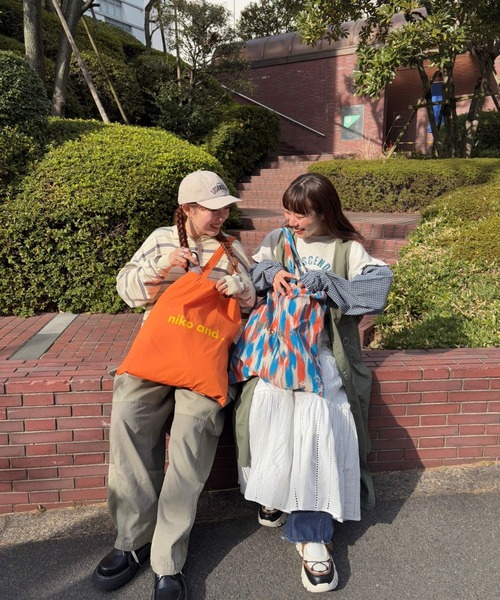 niko and...(ニコアンド)の「オリジナル ニコロゴ 柄トートバッグ(トートバッグ・レディース・その他1/その他2・0)」の16枚目の写真