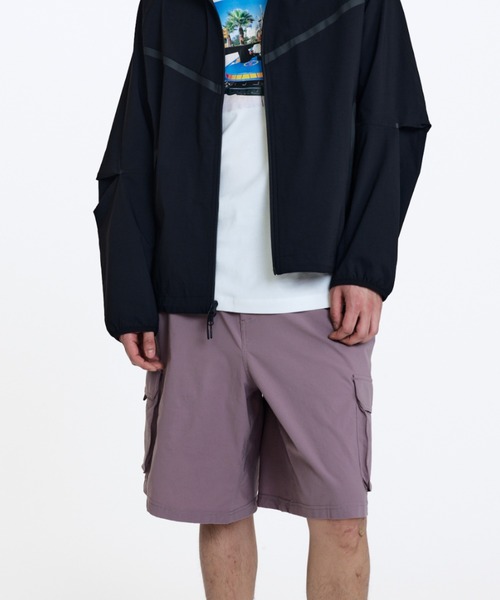 NIKE（ナイキ）の「ナイキ スポーツウェア カーニー Dri-FIT カーゴ スケートボードショートパンツ / Nike Sportswear Kearny Dri-FIT Cargo Skate Shorts IB7552-204 Taupe Grey（カーゴパンツ・メンズ・ピンク系その他・S/M/L/2XL/XL）」の4枚目の写真