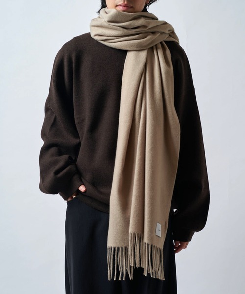 Lui's（ルイス）の「カシミヤタッチカラーロングマフラー（マフラー・メンズ・バーガンディー/ベージュ系その他/ホワイト/グレー/ブラック・FREE）」の4枚目の写真