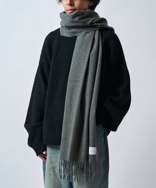 Lui's（ルイス）の「カシミヤタッチカラーロングマフラー（マフラー・メンズ・バーガンディー/ベージュ系その他/ホワイト/グレー/ブラック・FREE）」の3枚目の写真