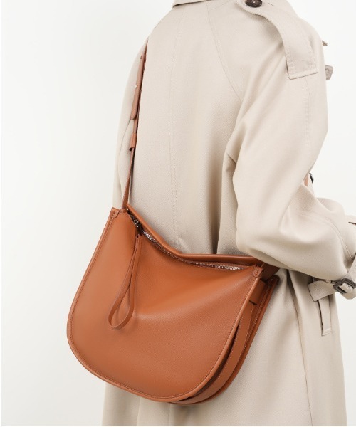 NiiNa（ニーナ）の「【 NiiNa / ニーナ 】高品質牛革 2way ラウンドフォルム ワンハンドル レザーバッグ（ショルダーバッグ・レディース・ダークブラウン/ブラウン/ブラック・FREE）」の7枚目の写真