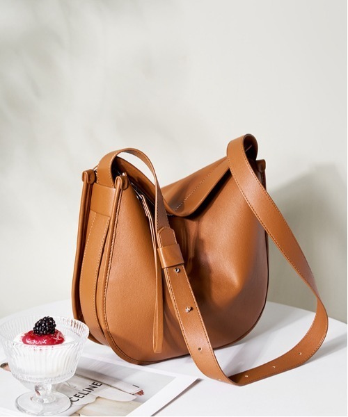 NiiNa（ニーナ）の「【 NiiNa / ニーナ 】高品質牛革 2way ラウンドフォルム ワンハンドル レザーバッグ（ショルダーバッグ・レディース・ダークブラウン/ブラウン/ブラック・FREE）」の9枚目の写真