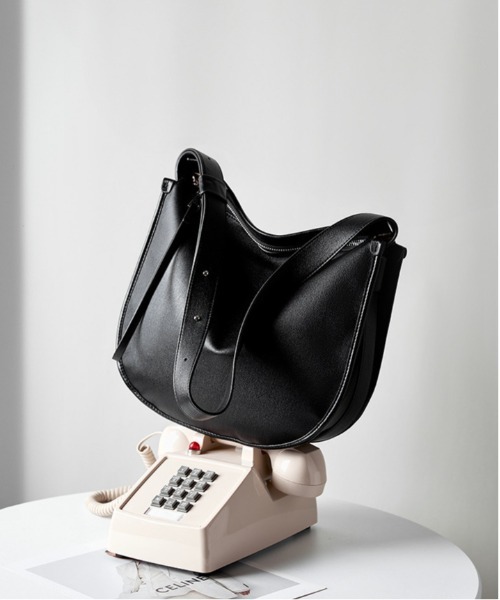 NiiNa（ニーナ）の「【 NiiNa / ニーナ 】高品質牛革 2way ラウンドフォルム ワンハンドル レザーバッグ（ショルダーバッグ・レディース・ダークブラウン/ブラウン/ブラック・FREE）」の11枚目の写真