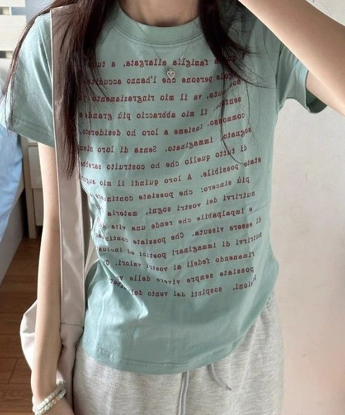MEMECLE(メメクル)の「【 MEMECLE / メメクル 】クロップド コットンレタリング半袖Tシャツ(Tシャツ/カットソー・レディース・ライトブルー・S/M/L)」の1枚目の写真