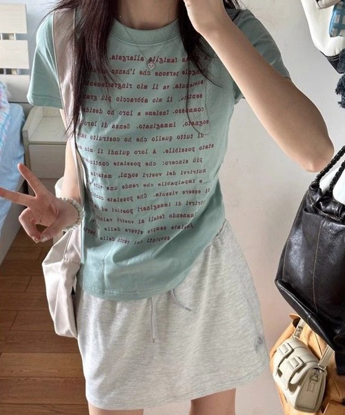 MEMECLE(メメクル)の「【 MEMECLE / メメクル 】クロップド コットンレタリング半袖Tシャツ(Tシャツ/カットソー・レディース・ライトブルー・S/M/L)」の2枚目の写真
