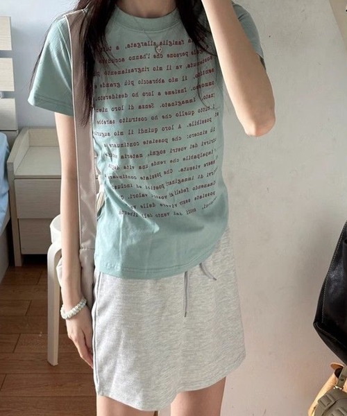 MEMECLE(メメクル)の「【 MEMECLE / メメクル 】クロップド コットンレタリング半袖Tシャツ(Tシャツ/カットソー・レディース・ライトブルー・S/M/L)」の3枚目の写真