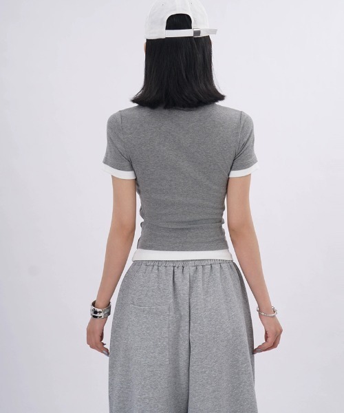 AsheKsha(アシクシャ)の「【新作】ボタン配色フェイクツーピースフィットショートスリーブ(Tシャツ/カットソー・レディース・グレー/ブラック・F)」の6枚目の写真