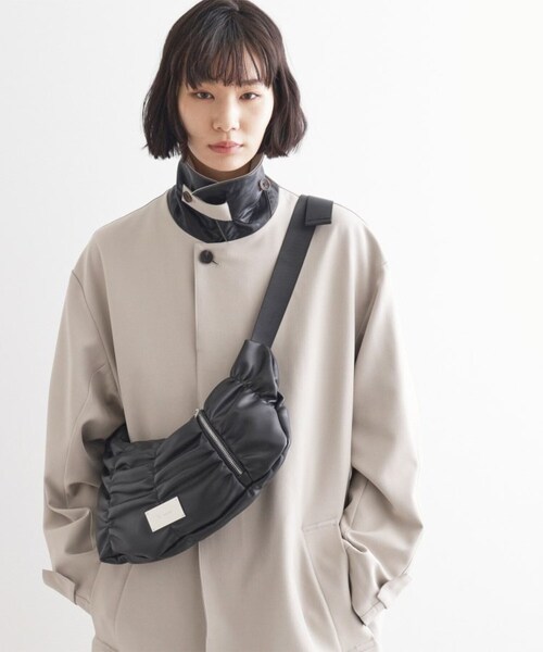 tk.TAKEO KIKUCHI（ティーケータケオキクチ）の「【パフィーシリーズ】ロータスショルダーバッグ（ショルダーバッグ・メンズ・オレンジ系その他2/ブラック系/ブラック/ブルー系その他2/グレー系その他2/ネイビー系1・00）」の18枚目の写真