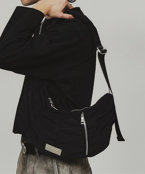 tk.TAKEO KIKUCHI（ティーケータケオキクチ）の「【パフィーシリーズ】ロータスショルダーバッグ（ショルダーバッグ・メンズ・オレンジ系その他2/ブラック系/ブラック/ブルー系その他2/グレー系その他2/ネイビー系1・00）」の3枚目の写真