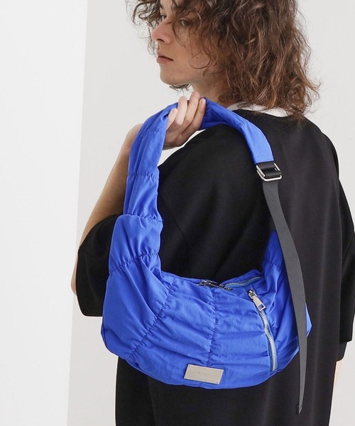 tk.TAKEO KIKUCHI（ティーケータケオキクチ）の「【パフィーシリーズ】ロータスショルダーバッグ（ショルダーバッグ・メンズ・オレンジ系その他2/ブラック系/ブラック/ブルー系その他2/グレー系その他2/ネイビー系1・00）」の5枚目の写真