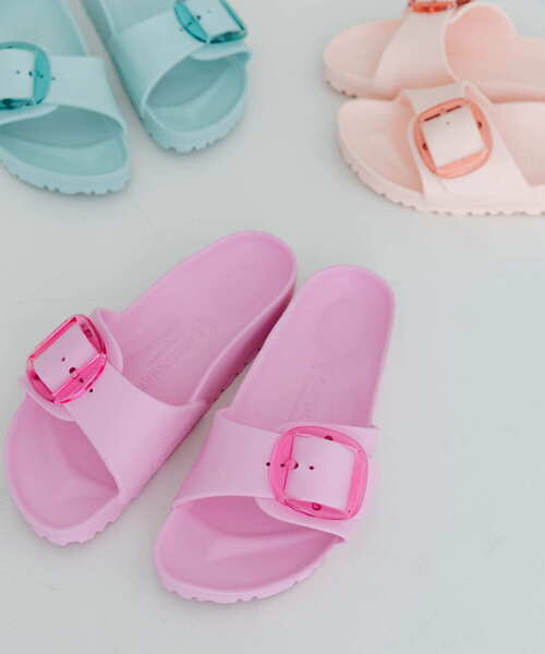 BIRKENSTOCK(ビルケンシュトック)の「BIRKENSTOCK Madrid Big Buckle EVA(サンダル・レディース・ピンク・36/37/38)」の2枚目の写真