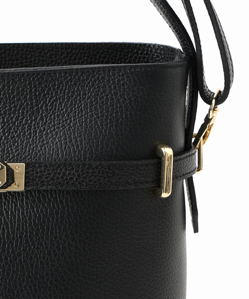 AULENTTI/オウレンティワンハンドル金具付きbasketバック　ブラウン AULENTTI/オウレンティワンハンドル金具付きbasketバック