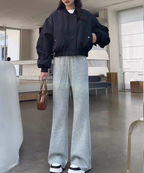 Teem Store(チームストア)の「ウエストゴムスウェットフレアパンツ 美脚効果 体型盛れ(スウェットパンツ・レディース・アッシュグレー/グレー/ブラック・M)」の10枚目の写真