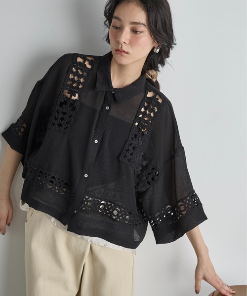 THE YOn(ザヨン)の「クロシェアクセントクロップドハーフスリーブリネンシャツ(シャツ/ブラウス・レディース・アイボリー/ブラック・FREE)」の8枚目の写真