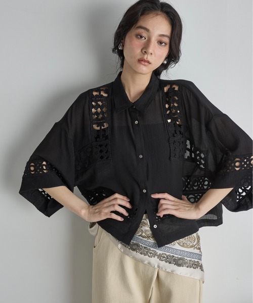 THE YOn(ザヨン)の「クロシェアクセントクロップドハーフスリーブリネンシャツ(シャツ/ブラウス・レディース・アイボリー/ブラック・FREE)」の7枚目の写真