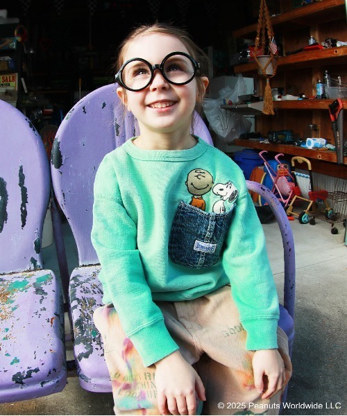 DENIM DUNGAREE(デニムダンガリー)の「Vintage Fleece SNOOPY Pocket Sweat Shirt(スウェット・キッズ・ライトグリーン・145)」の1枚目の写真