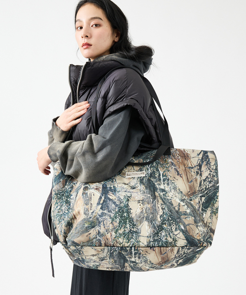 WILDERNESS EXPERIENCE(ウィルダネスエクスペリエンス)の「【WILDERNESS EXPERIENCE/ウィルダネスエクスペリエンス】Real Tree Camo/リアルツリーカモユーティリティートート/大容量22L(トートバッグ・メンズ・ブラウン系その他/パープル系その他/ピンク系その他/オレンジ系その他/カーキ・フリー)」の2枚目の写真
