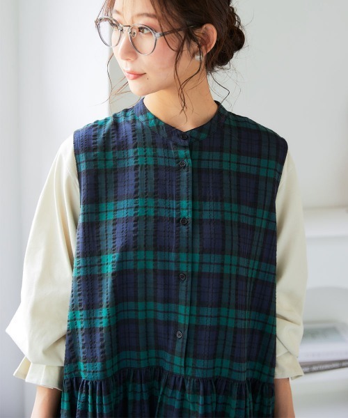 SMILE LAND（スマイルランド）の「＜大きいサイズ＞先染めサッカー前ボタンギャザー入ジャンパースカート（ジャンパースカート・レディース・ブラック系/グリーン系・L～LL/3L～4L/5L～6L）」の4枚目の写真