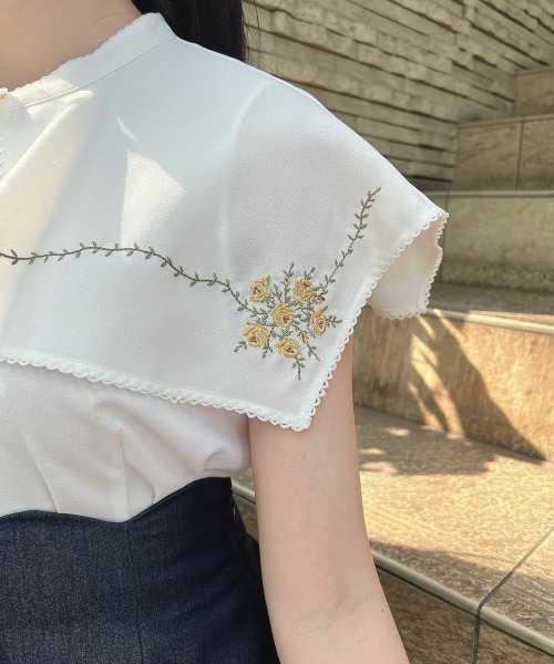 an another angelus（アンアナザーアンジェラス）の「スクエアケープ衿ローズ刺繍ブラウス（シャツ/ブラウス・レディース・ピンクベージュ/オフホワイト・FREE）」の9枚目の写真