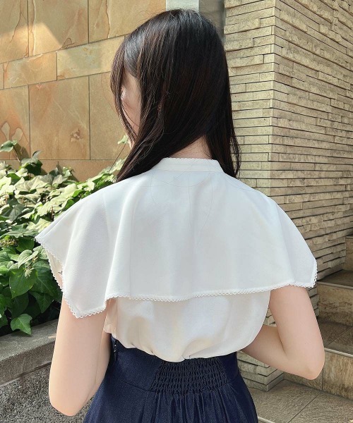 an another angelus（アンアナザーアンジェラス）の「スクエアケープ衿ローズ刺繍ブラウス（シャツ/ブラウス・レディース・ピンクベージュ/オフホワイト・FREE）」の10枚目の写真