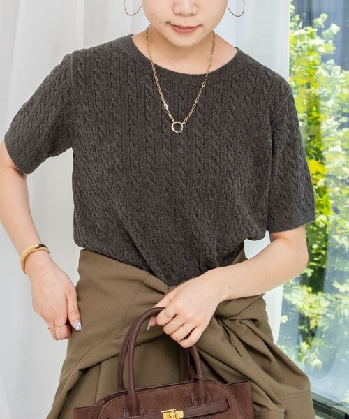 Rie Miller（リエミラー）の「《手洗い可能》《アンサンブル対応》モールヤーンミニケーブルプルオーバーニット（ニット/セーター・レディース・ボルドー/ブルー/グレー/ベビーピンク・38）」の2枚目の写真