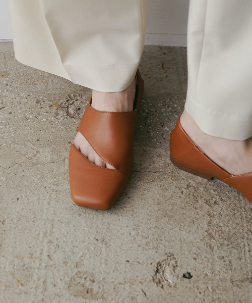 MANOF(マノフ)の「CURVE CUTTING FLAT SHOES(その他シューズ・レディース・キャメル/ダークブラウン・37/36/38)」の7枚目の写真