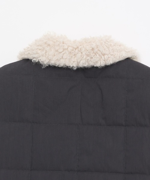 niko and...（ニコアンド）の「スクエアキルティングベスト（ダウンベスト・レディース・チャコール/アイボリー・FREE）」の8枚目の写真
