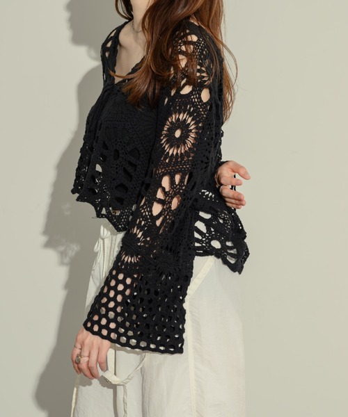 NEUNA（ヌナ）の「フレアスリーブクロシェカーデ（カーディガン/ボレロ・レディース・ベージュ/ブラック・FREE）」の2枚目の写真