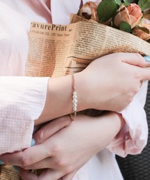 OLIVIA BURTON（オリビアバートン）の「「OLIVIA BURTON/オリビアバートン」クラシック - パール＆ビーズ パール ダブル ロー ボール ゴールド ブレスレット（ブレスレット）」