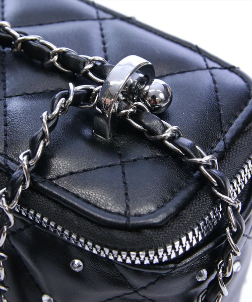 clear（クリア）の「キルティングバニティバッグ[大人 フェミニン 上品]≪再入荷≫（ショルダーバッグ・レディース・レッド/アイボリー/ブラック・F）」の6枚目の写真