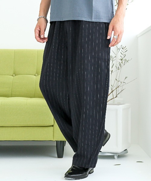 LUXSTYLE(ラグスタイル)の「ストライプ柄バルーンテーパードパンツ(スラックス・メンズ・チャコールグレー/ネイビー・M/L)」の3枚目の写真