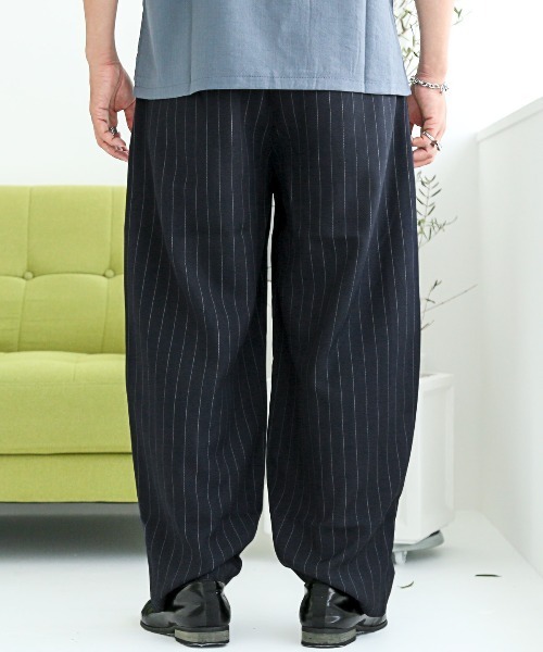 LUXSTYLE(ラグスタイル)の「ストライプ柄バルーンテーパードパンツ(スラックス・メンズ・チャコールグレー/ネイビー・M/L)」の11枚目の写真