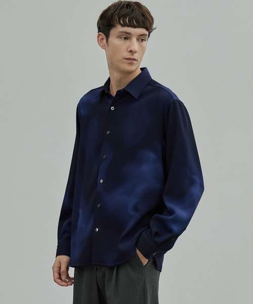 UNITED TOKYO(ユナイテッドトウキョウ)の「COLD DRY GRADATION PLEATS ロングスリーブシャツ(シャツ/ブラウス・メンズ・ライトベージュ/ブルー/ブラック・1/2)」の3枚目の写真