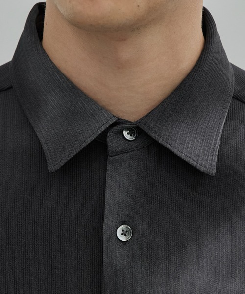 UNITED TOKYO(ユナイテッドトウキョウ)の「COLD DRY GRADATION PLEATS ロングスリーブシャツ(シャツ/ブラウス・メンズ・ライトベージュ/ブルー/ブラック・1/2)」の19枚目の写真