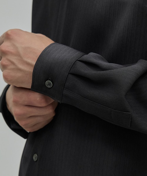 UNITED TOKYO(ユナイテッドトウキョウ)の「COLD DRY GRADATION PLEATS ロングスリーブシャツ(シャツ/ブラウス・メンズ・ライトベージュ/ブルー/ブラック・1/2)」の21枚目の写真