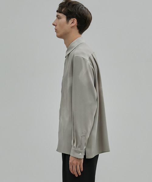 UNITED TOKYO(ユナイテッドトウキョウ)の「COLD DRY GRADATION PLEATS ロングスリーブシャツ(シャツ/ブラウス・メンズ・ライトベージュ/ブルー/ブラック・1/2)」の13枚目の写真