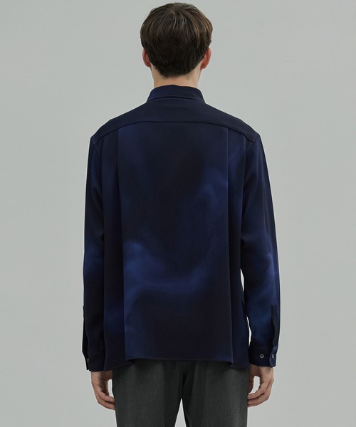 UNITED TOKYO(ユナイテッドトウキョウ)の「COLD DRY GRADATION PLEATS ロングスリーブシャツ(シャツ/ブラウス・メンズ・ライトベージュ/ブルー/ブラック・1/2)」の18枚目の写真