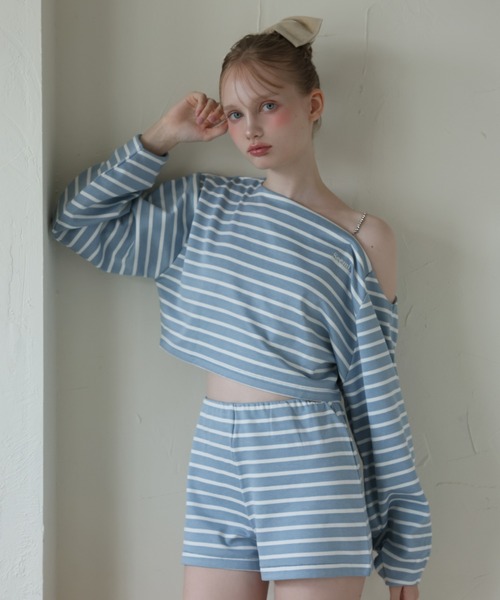 Seemi. byNICECLAUP（ シーミーバイナイスクラップ）の「【Seemi.】ワンショル肩ビジュ―トップス（Tシャツ/カットソー・レディース・グレー×ホワイト/ホワイト×ブルー/ホワイト×ブラック・FREE）」の2枚目の写真