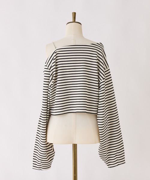 Seemi. byNICECLAUP（ シーミーバイナイスクラップ）の「【Seemi.】ワンショル肩ビジュ―トップス（Tシャツ/カットソー・レディース・グレー×ホワイト/ホワイト×ブルー/ホワイト×ブラック・FREE）」の5枚目の写真