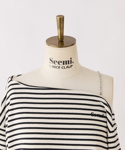 Seemi. byNICECLAUP（ シーミーバイナイスクラップ）の「【Seemi.】ワンショル肩ビジュ―トップス（Tシャツ/カットソー・レディース・グレー×ホワイト/ホワイト×ブルー/ホワイト×ブラック・FREE）」の6枚目の写真