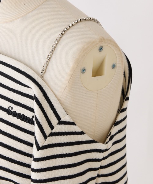 Seemi. byNICECLAUP（ シーミーバイナイスクラップ）の「【Seemi.】ワンショル肩ビジュ―トップス（Tシャツ/カットソー・レディース・グレー×ホワイト/ホワイト×ブルー/ホワイト×ブラック・FREE）」の7枚目の写真