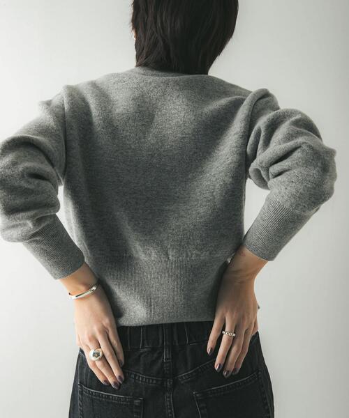 URBAN RESEARCH（アーバンリサーチ）の「ウールカシミヤショルダーパッドカーディガン（カーディガン/ボレロ・レディース・ブラック/グレー/オフホワイト・FREE）」の6枚目の写真