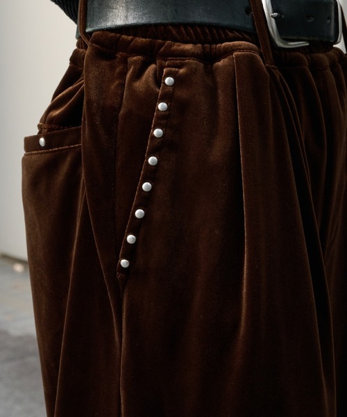 Perushu（ペルーシュ）の「ベロアスタッズワイドパンツ（その他パンツ・メンズ・ブラック/ブラウン/ボルドー・LARGE/SMALL/MEDIUM）」の4枚目の写真