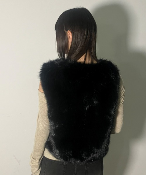 .KOM（ドットコム）の「A'GEM/9 × .kom 『.KOM/ドットケーオーエム』 Y2K Faux Fur Gilet Top/Y2K フェイクファーベスト（ベスト・レディース・グレー/ホワイト/ブラック・FREE）」の20枚目の写真