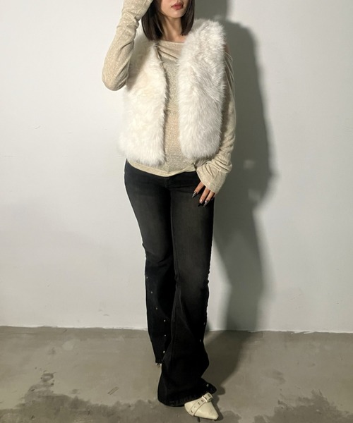 .KOM（ドットコム）の「A'GEM/9 × .kom 『.KOM/ドットケーオーエム』 Y2K Faux Fur Gilet Top/Y2K フェイクファーベスト（ベスト・レディース・グレー/ホワイト/ブラック・FREE）」の14枚目の写真