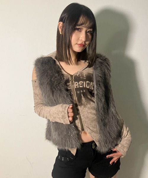 .KOM（ドットコム）の「A'GEM/9 × .kom 『.KOM/ドットケーオーエム』 Y2K Faux Fur Gilet Top/Y2K フェイクファーベスト（ベスト・レディース・グレー/ホワイト/ブラック・FREE）」の4枚目の写真