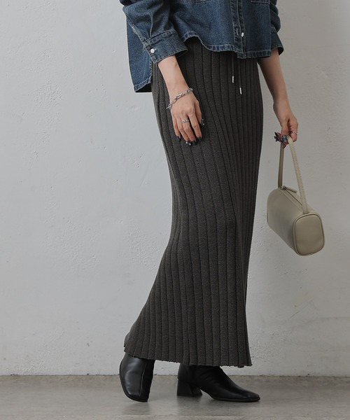 COLONY 2139(コロニートゥーワンスリーナイン)の「ワイドリブIラインニットスカート(スカート・レディース・ブラウン/グレー/チャコールグレー・FREE)」の7枚目の写真