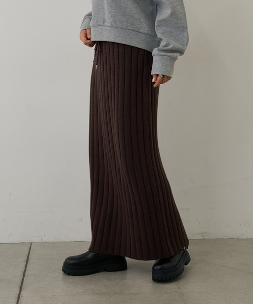 COLONY 2139(コロニートゥーワンスリーナイン)の「ワイドリブIラインニットスカート(スカート・レディース・ブラウン/グレー/チャコールグレー・FREE)」の21枚目の写真