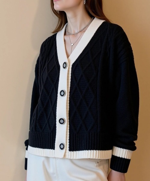 cammie(キャミー)の「配色ケーブル網ニットカーディガン(カーディガン/ボレロ・レディース・ブラック/ホワイト・F)」の11枚目の写真